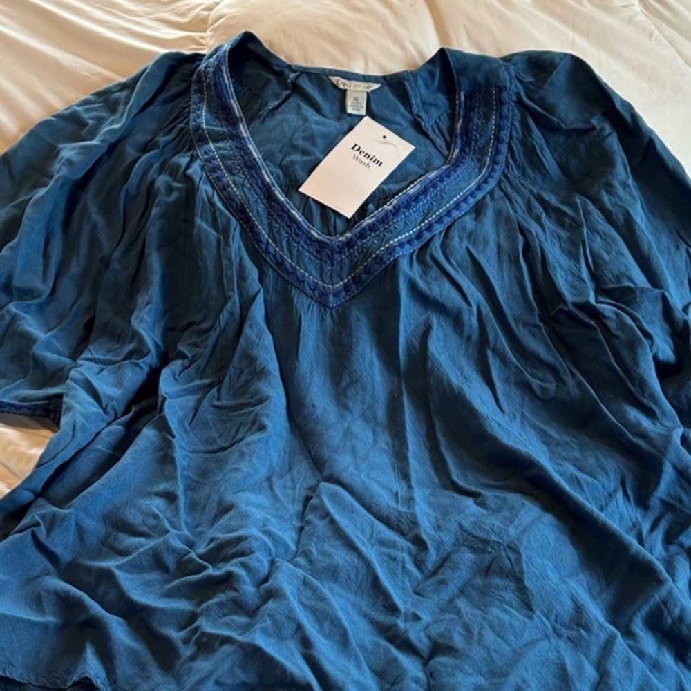 CATO Rayon embroidered V neck short sleeve whimsical denim wash shirt Xl NWT - Picture 1 of 11